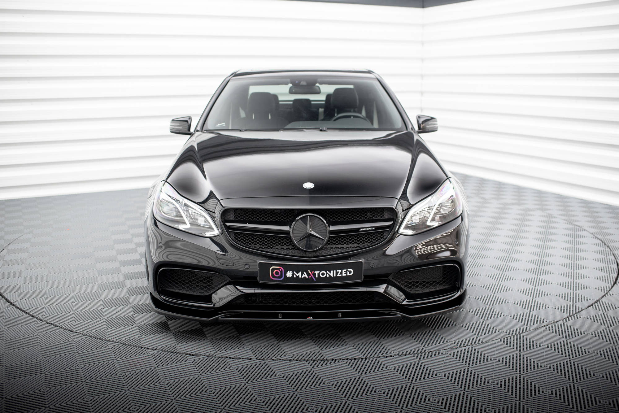https://maxtondesign.com.de/ger_pl_Front-Diffusor-Mercedes-Benz-E63-AMG-Sedan-W212-Facelift-11698_5.jpg
