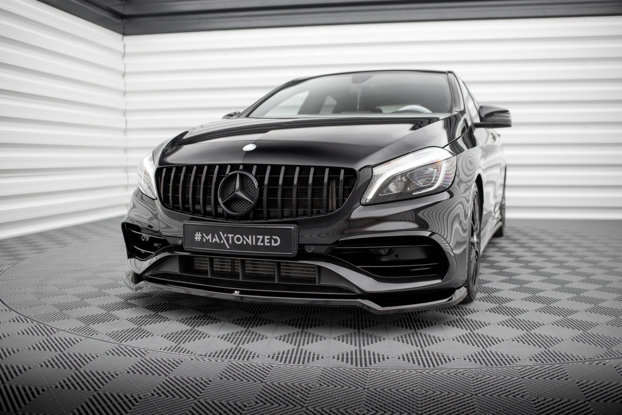 https://maxtondesign.com.de/ger_pl_Front-Diffusor-V-1-Mercedes-Benz-A-AMG-Line-W176-Facelift-18986_6.jpg