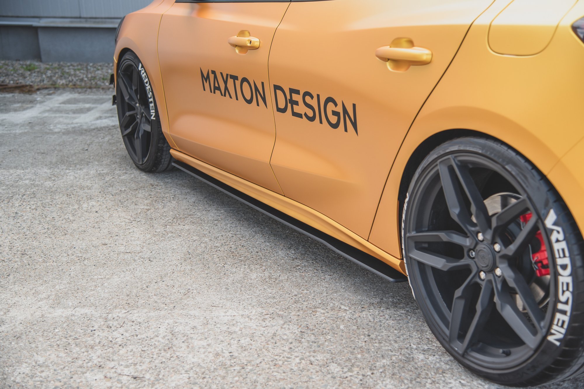 Maxtondesign Seitenschweller für Ford Focus MK4 STST-Line Racing schwarz  hochglanz - online kaufen bei CFD