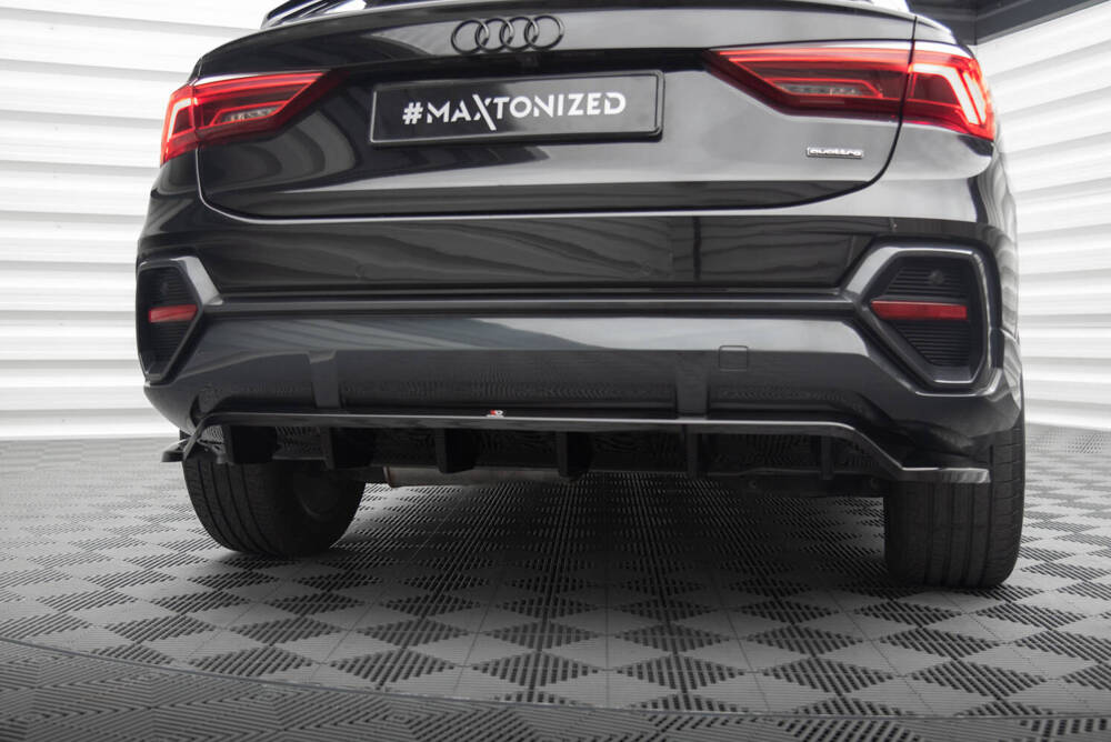 Hinten Splitter (mit einem vertikalem balken) Audi Q3 Sportback F3