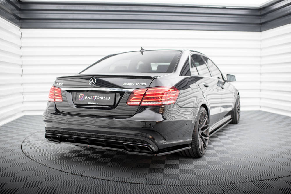 Hinten Splitter (mit einem vertikalem balken) Mercedes-Benz E63 AMG Sedan W212 Facelift