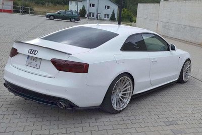 Hinten Splitter AUDI A5 S-LINE NACH FACELIFT (mit einem vertikalen Balken)