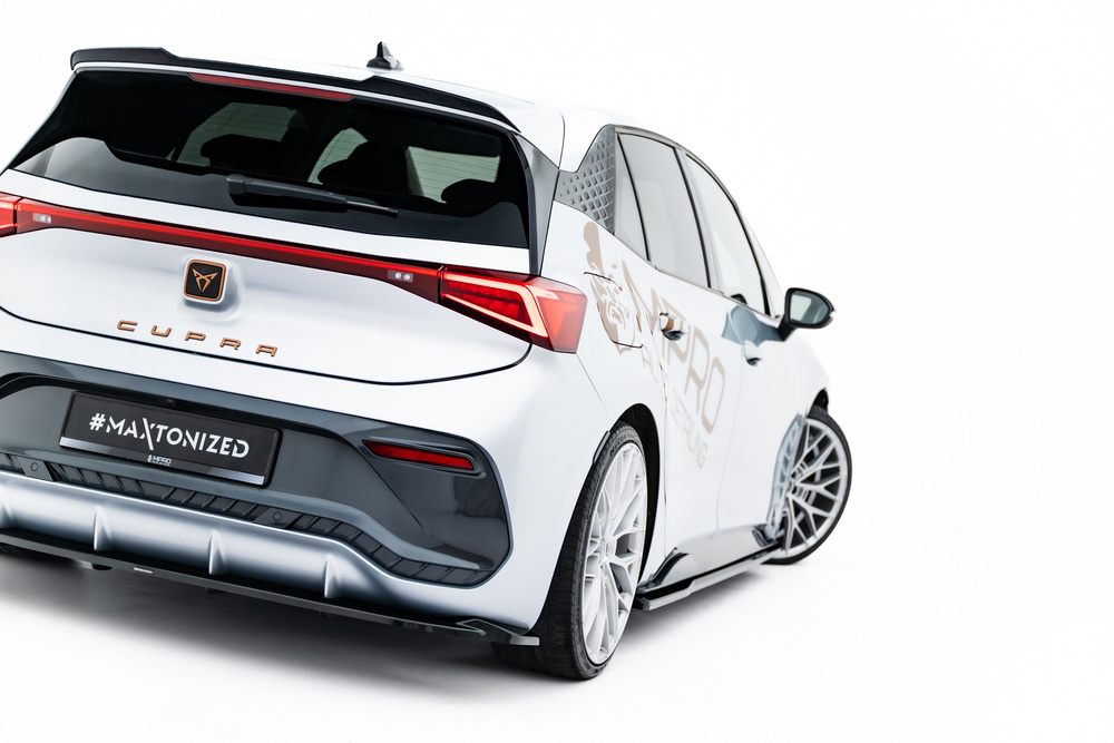 Hinten Splitter (mit einem vertikalem balken) Cupra Born Mk1