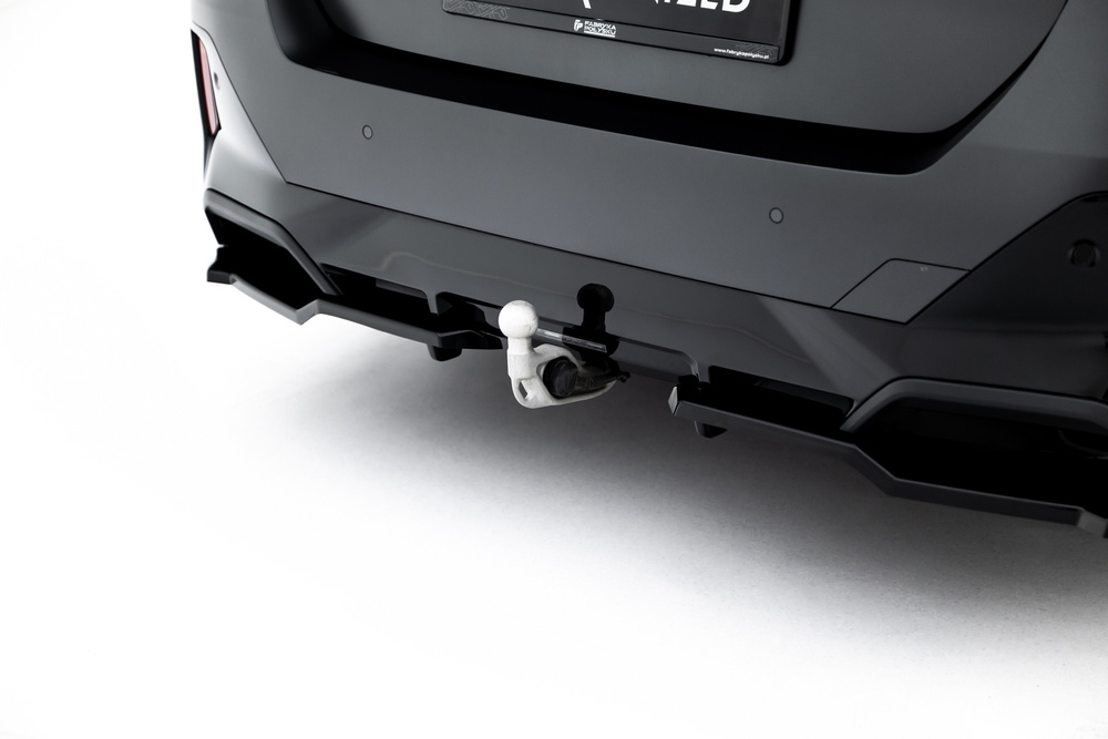 Hinten Splitter (mit einem vertikalem balken) V.1 BMW 5 / i5 M-Pack Sedan / Touring G60 / G61