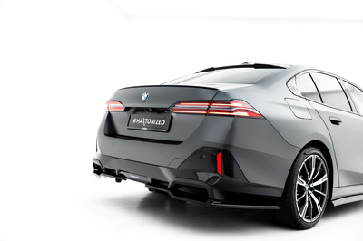 Hinten Splitter (mit einem vertikalem balken) V.2 BMW 5 / i5 M-Pack Sedan / Touring G60 / G61