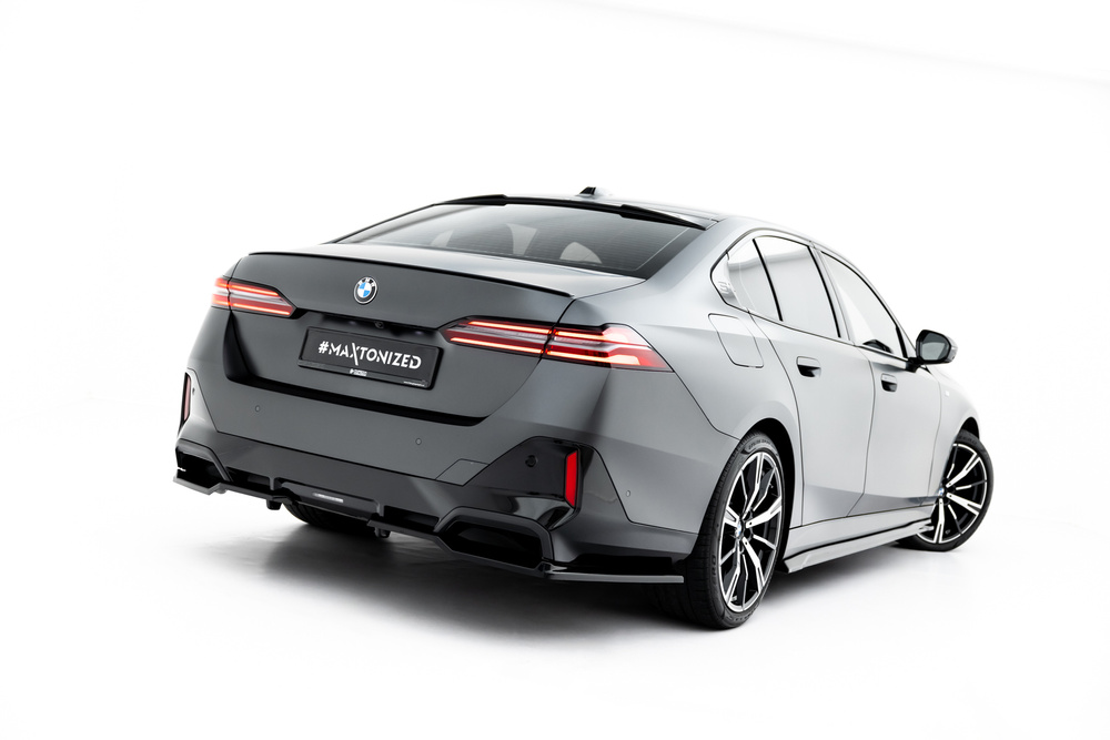 Hinten Splitter (mit einem vertikalem balken) V.2 BMW 5 / i5 M-Pack Sedan / Touring G60 / G61