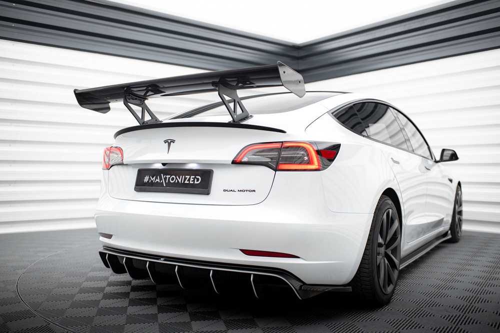 Carbon Spoiler  Tesla Model 3