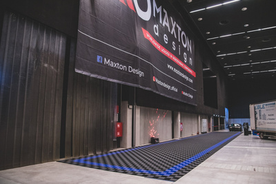 Modularer "MAXTON Floor"- Eckkantenfliese (Männliche Stifte)