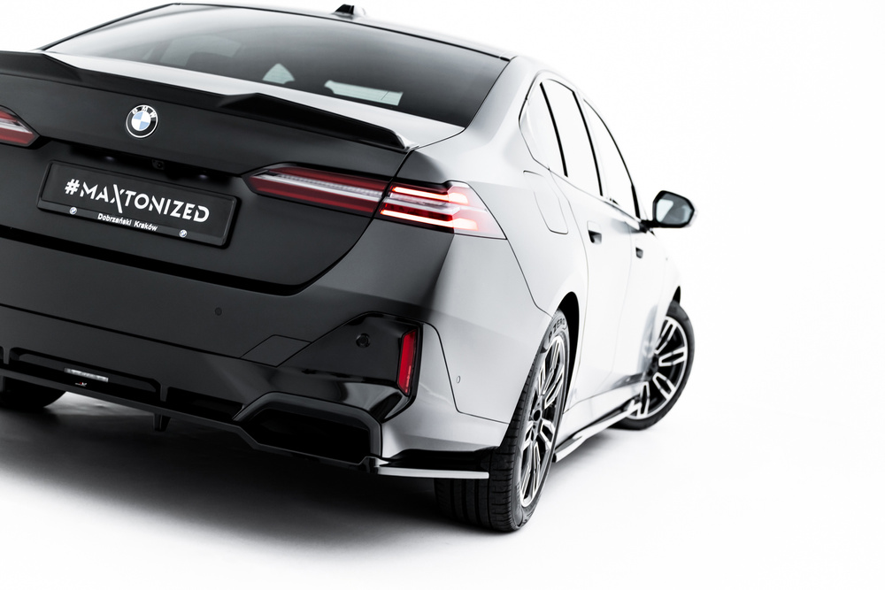 Hinten Splitter (mit einem vertikalem balken) V.2 BMW 5 / i5 M-Pack Sedan / Touring G60 / G61