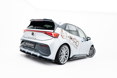 Hinten Splitter (mit einem vertikalem balken) Cupra Born Mk1