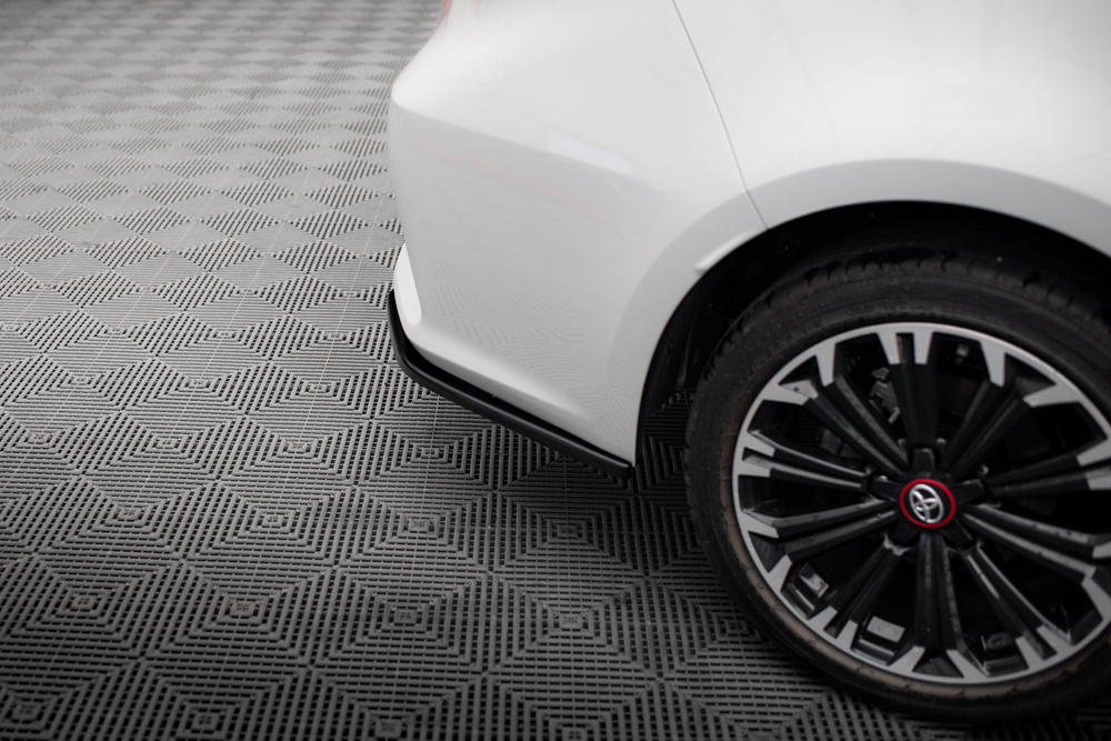 Heck Diffusor Seite Toyota Corolla XII Sedan