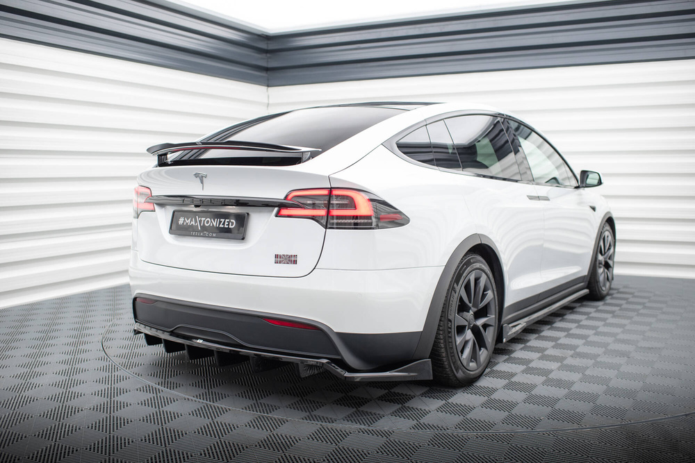Hinten Splitter (mit einem vertikalem balken) Tesla Model X Mk1 Facelift