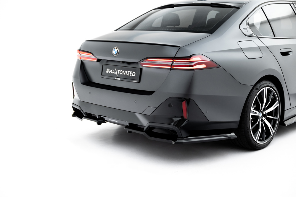 Hinten Splitter (mit einem vertikalem balken) V.1 BMW 5 / i5 M-Pack Sedan / Touring G60 / G61