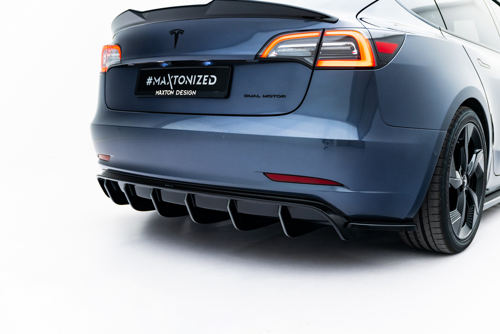 Heckansatz V.2 Tesla Model 3