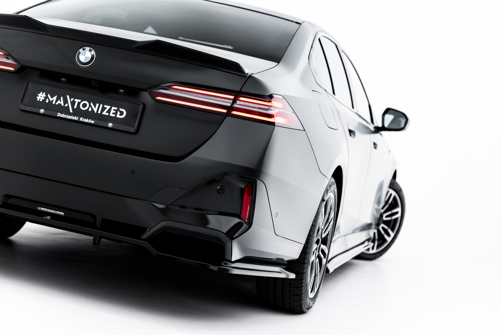 Hinten Splitter (mit einem vertikalem balken) V.1 BMW 5 / i5 M-Pack Sedan / Touring G60 / G61