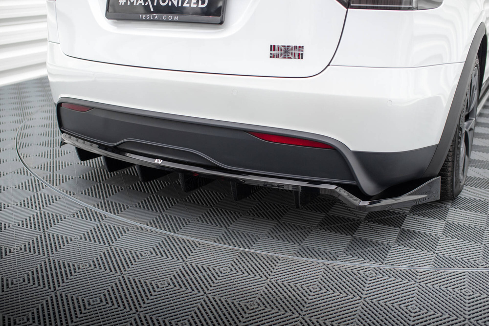 Hinten Splitter (mit einem vertikalem balken) Tesla Model X Mk1 Facelift